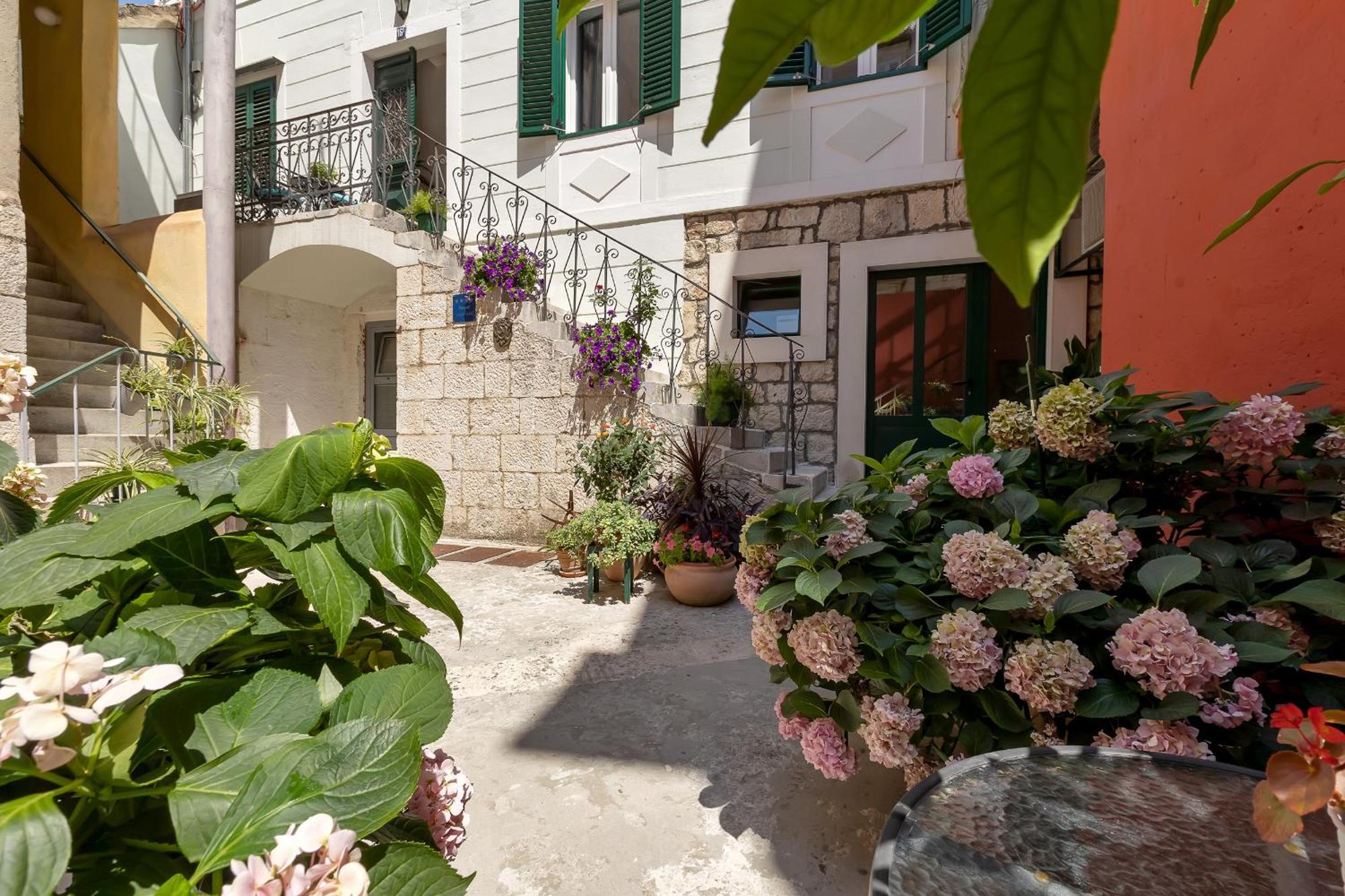 City Center Apartment Dvor Kalalarga Makarska Exterior foto